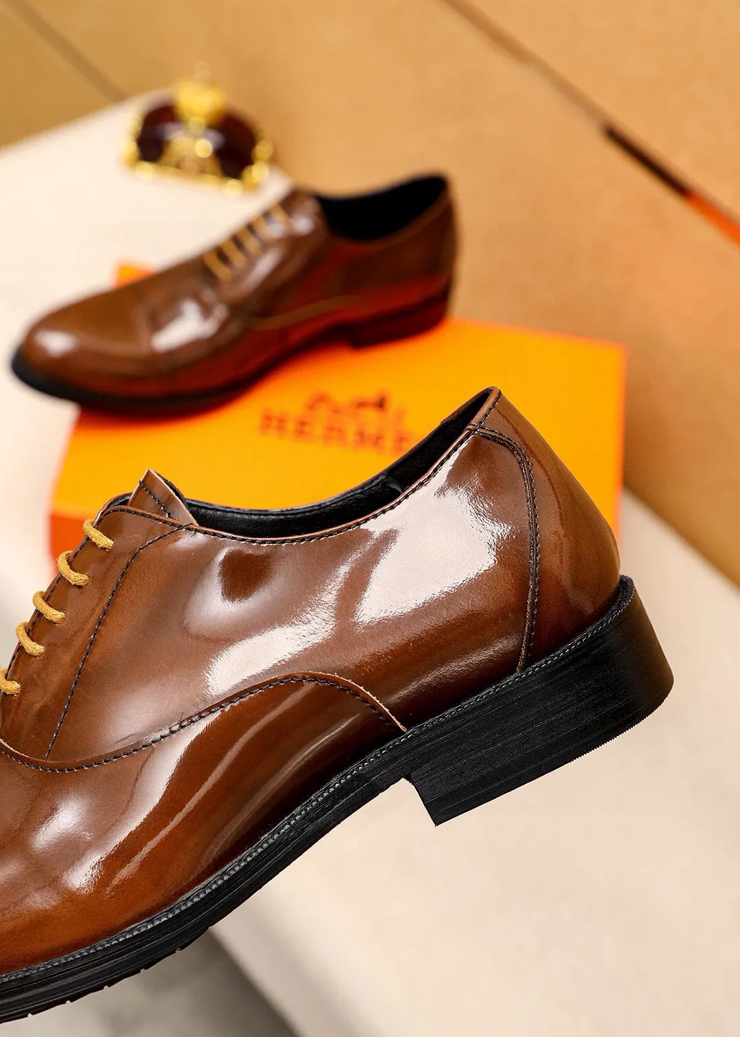 Men's shoes 💰460💐 Product trademark: HERMES "Hermès" business leather shoes Regular size: 38-44 (45🉑️customized) Product materials: Selected imported first-layer open-edge beaded calfskin upper, imported water-dyed 🐂 cowhide lining. Strong three-dimensional visual effect, non-slip and wear-resistant combination outsole Color: 2⃣️colors available
